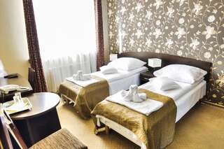 Отель Hotel i Restauracja Nad Jeziorem Члухув Стандартный двухместный номер с 2 отдельными кроватями-1